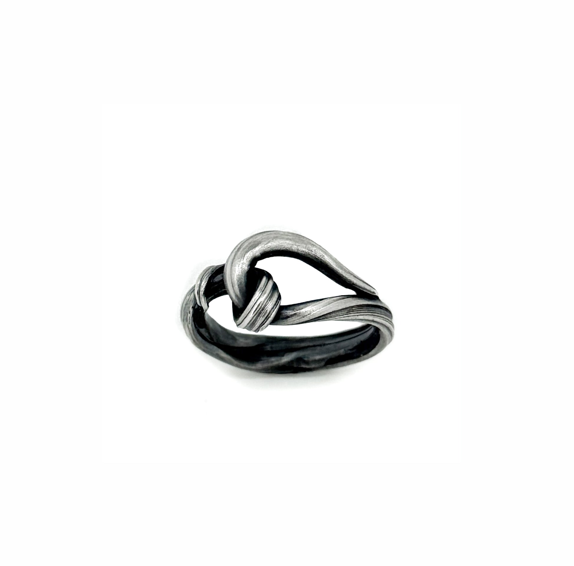 Silver one of a kind lariat style ring resembling kelp by Michelle Hoting. created using the mitsuro hikime art form.