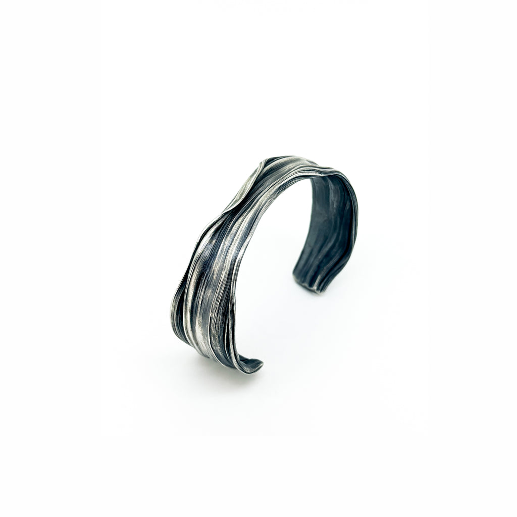 Side view of the Meander Cuff Bracelet in sterling silver by jewelry artist Michelle Hoting created using the mituro hikime art form