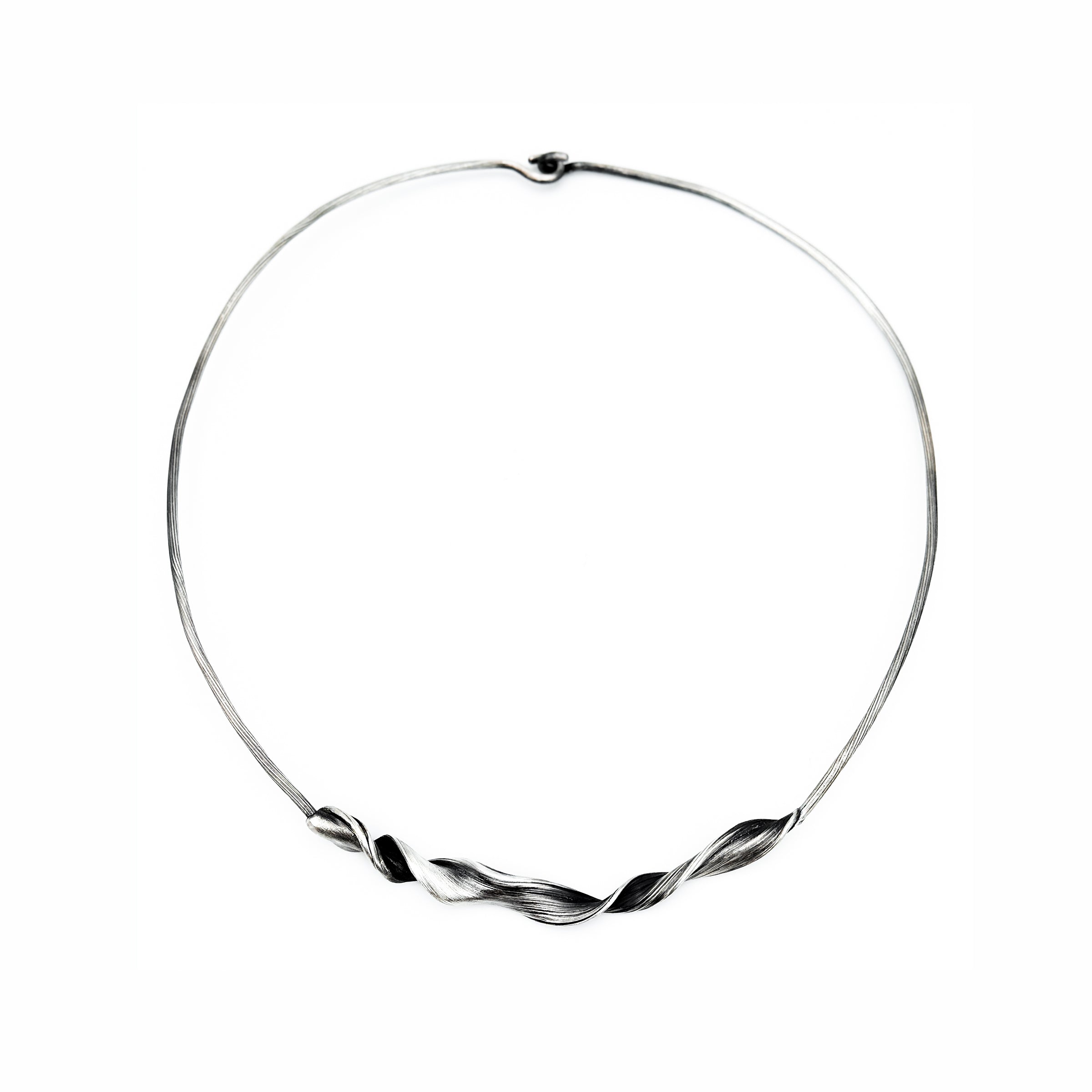 a necklace with a undulating wave like sculptural detail made by contemporary craft jeweler michelle hoting using the mitsuro hikime art form